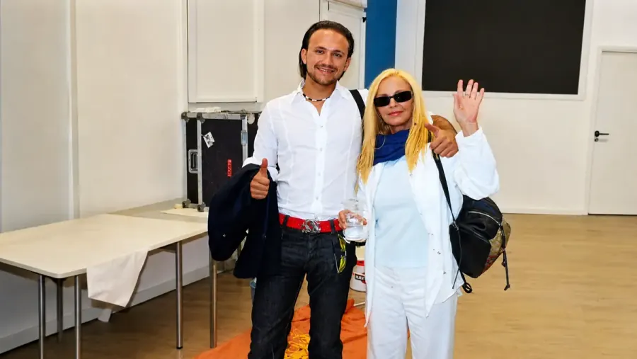 Il fotografo Fabio Dose nel backstage di Patty Pravo